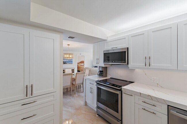 Building Photo - 400 Ocean Trail Way