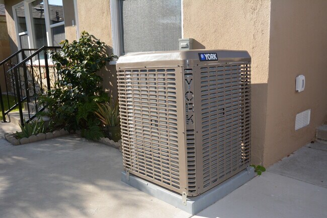 Building Photo - 4137 W 160th St