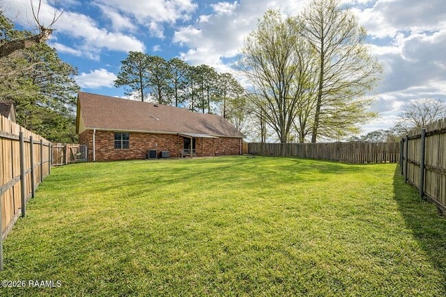 Building Photo - 222 Winsor Dr