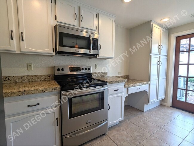 Building Photo - 15921 Avenida Villaha