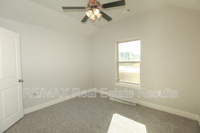 Building Photo - 2101 E Endura Pk Dr