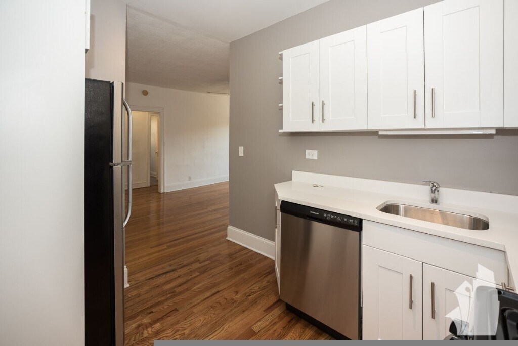 Building Photo - 622 W Stratford Plz