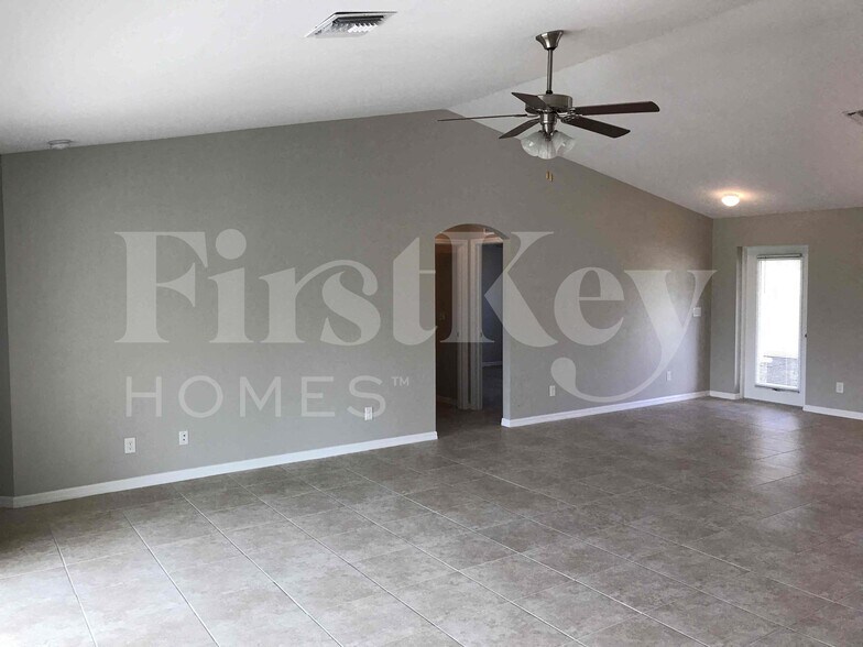 Building Photo - 2325 NW 34th Ave