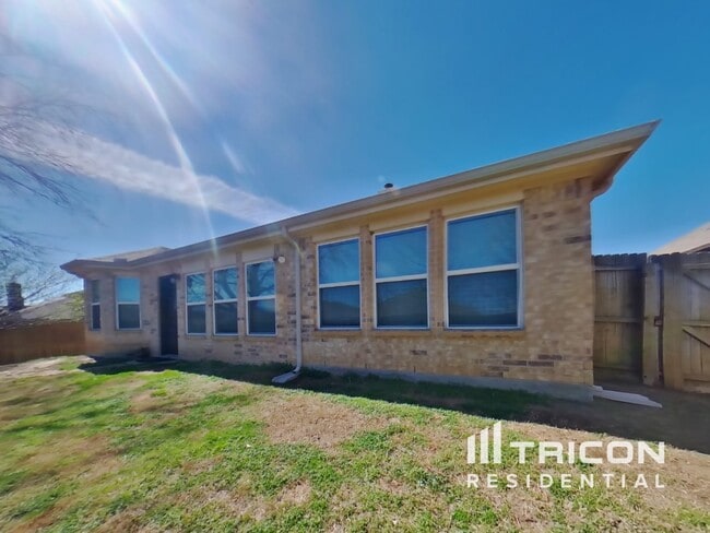 Building Photo - 3600 Meadowtrail Ln