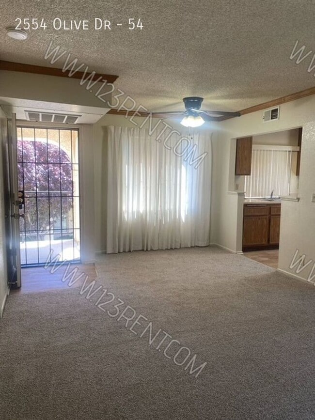 Building Photo - 2554 Olive Dr