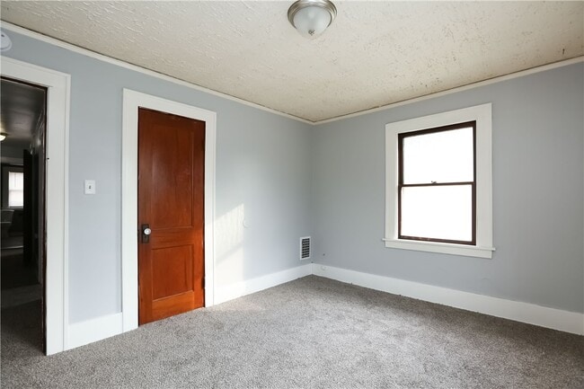 Building Photo - 506 Melville St