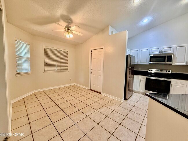 Building Photo - 232 Summerwood Dr