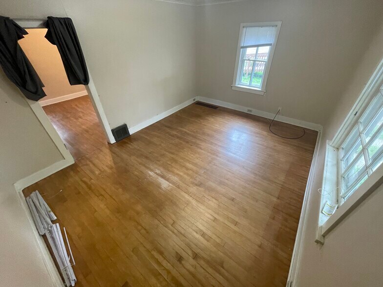 Building Photo - 120 N 4th Ave