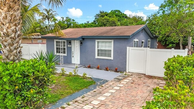 Building Photo - 1378 SW 26th Ave
