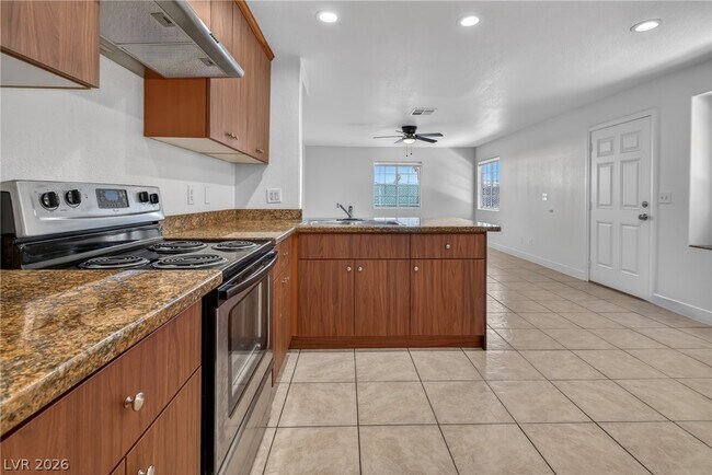 Building Photo - 3021 Aloha Ave