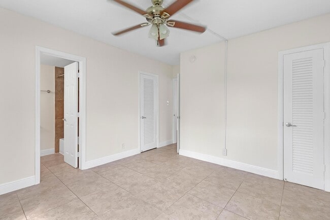 Building Photo - 560 NE 46th St