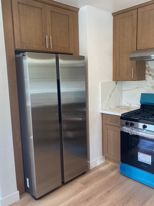 Refrigerator - 1437 Plumas St