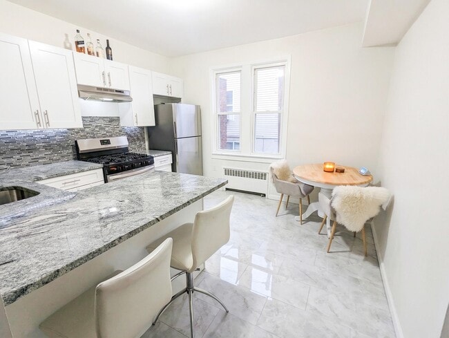 Building Photo - 582 60th St