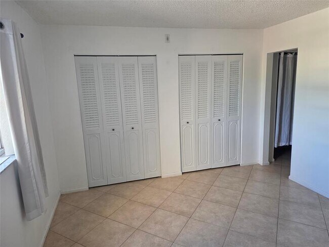 Building Photo - 959 SE 2nd Ave