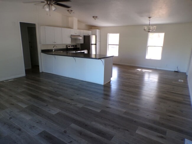 Building Photo - 13230 OR-238