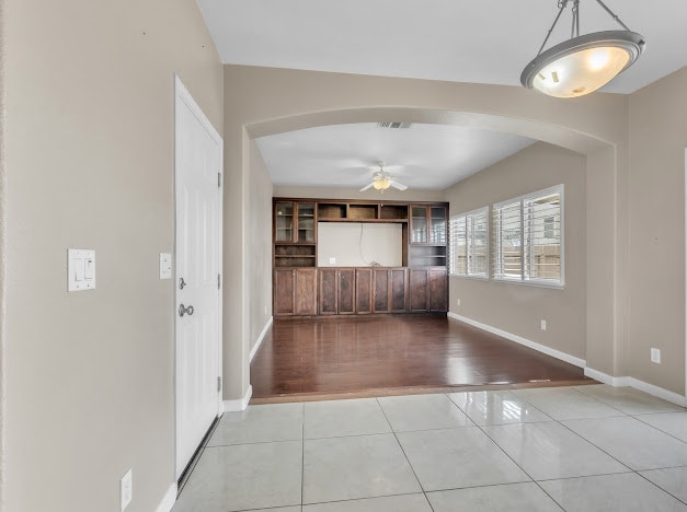Building Photo - 2026 Rickenbacker Ln