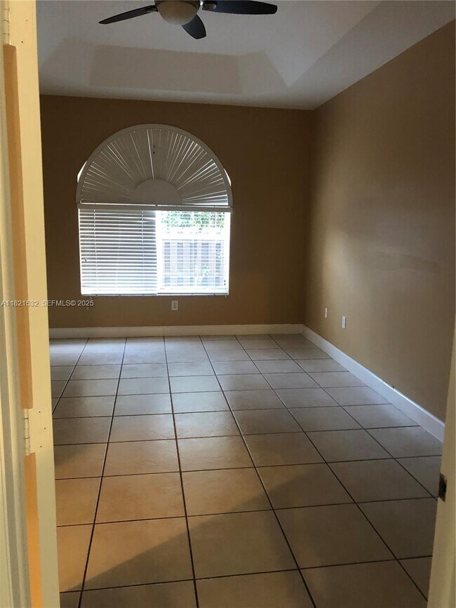 Building Photo - 10932 NW 69th St