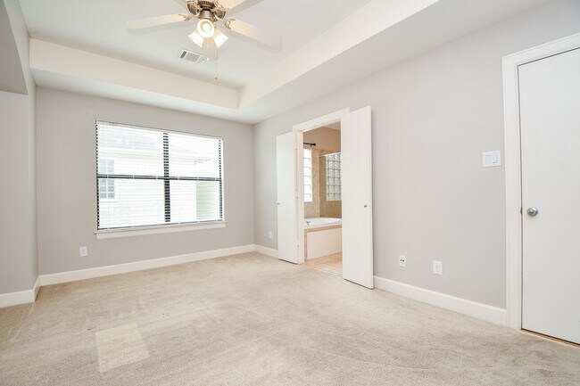 Building Photo - 3715 Main Plaza Dr