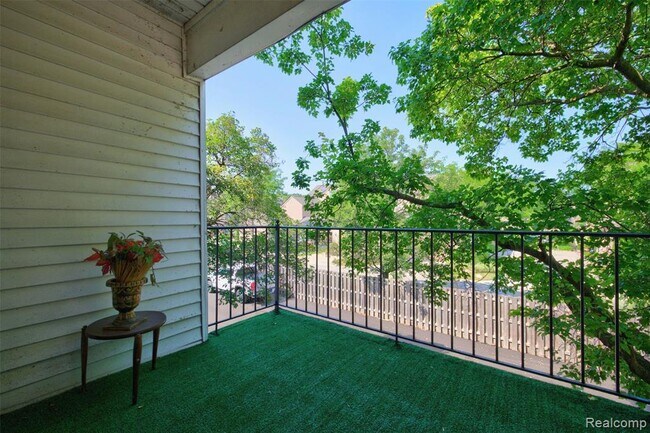 Building Photo - 26070 N Lake Dr