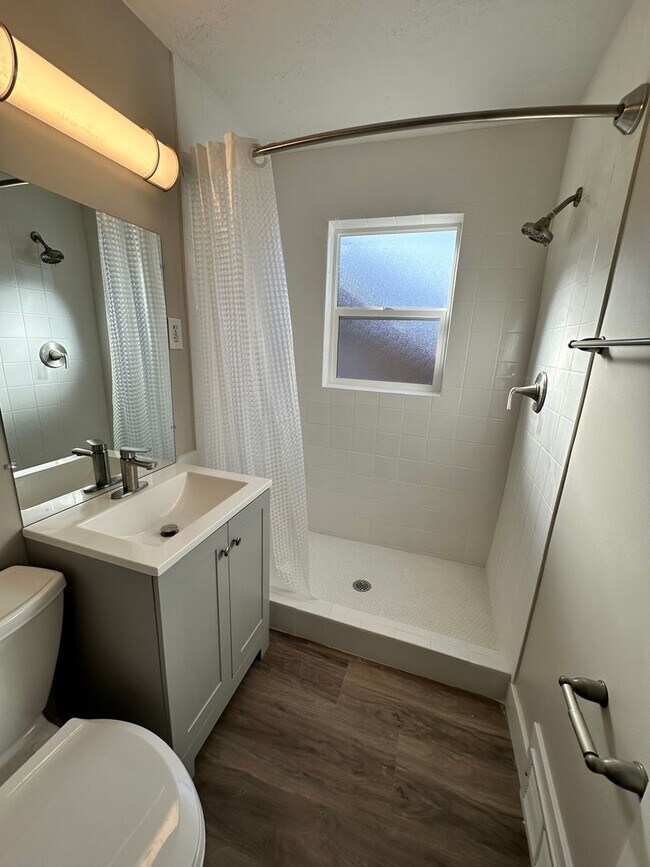 Building Photo - Darling remodeled 5 bedroom 2 bathroom home in the heart of Ogden