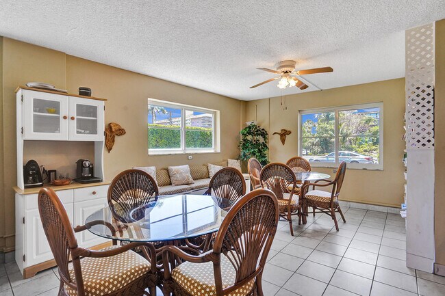 Building Photo - 1021 Hillsboro Mile