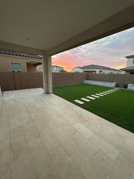 Building Photo - 7710 W Crabapple Dr