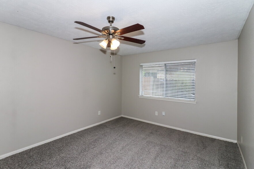 Building Photo - 6527 La Violetta Dr