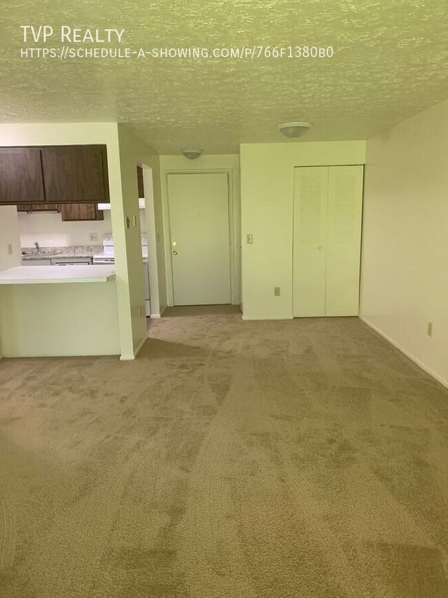 Building Photo - 128 Fox Hill Ln