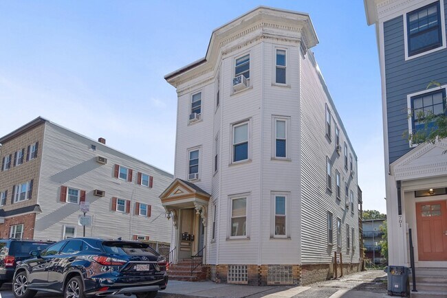 Primary Photo - 703 E 2nd St