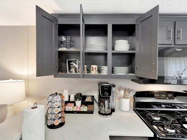 Building Photo - 506 Main St