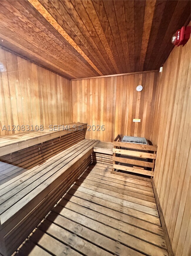 Building Photo - 2681 N Flamingo Rd