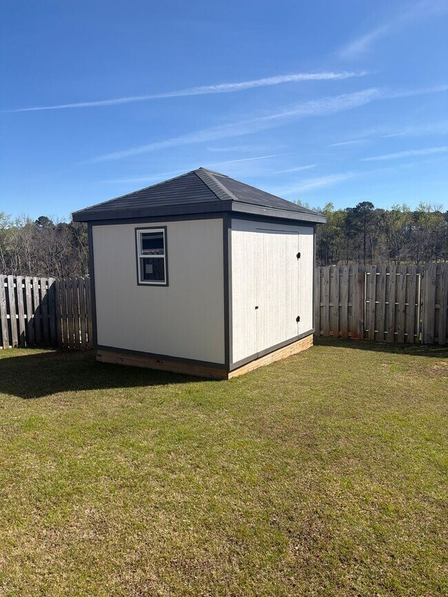 Building Photo - Beautiful Home 4 bedroom 3 bath