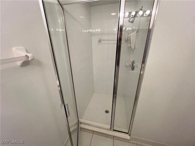 Building Photo - 2081 Crestview Way