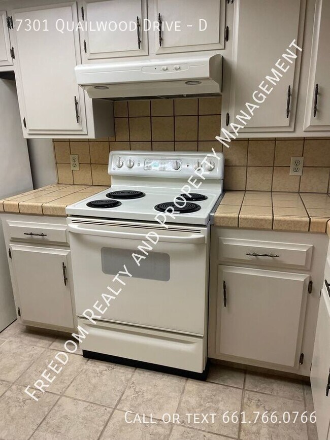 Building Photo - Quailwood Villa Apartments