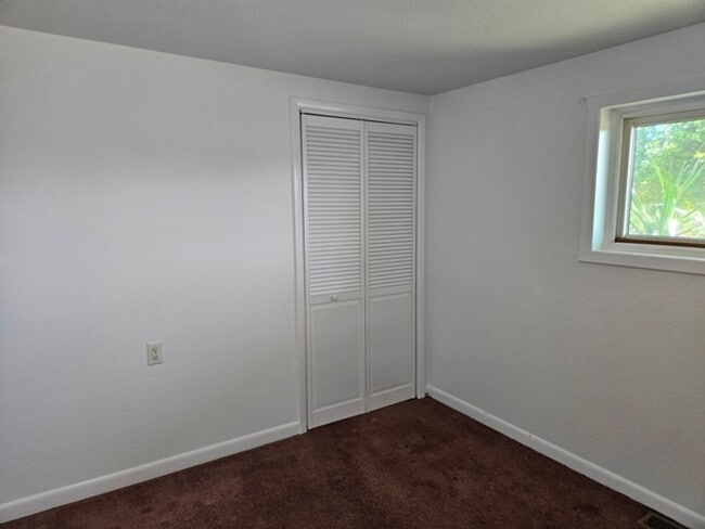 Building Photo - 3Bd/2Ba Single Story Home-For viewing!