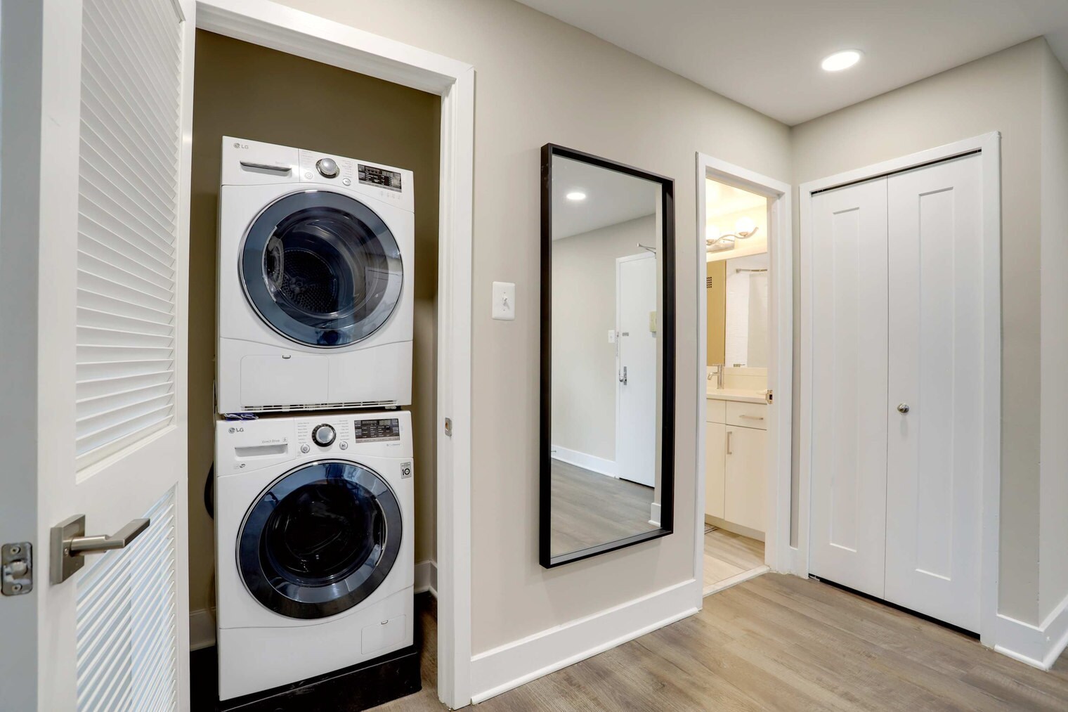 Building Photo - 1201 S Bell St