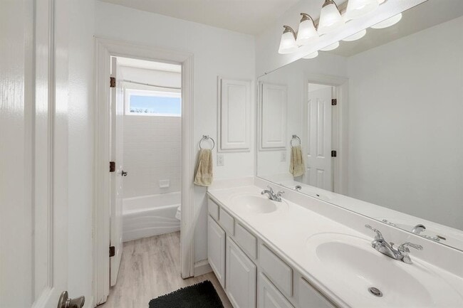 Building Photo - 2129 Clear Lake Pl