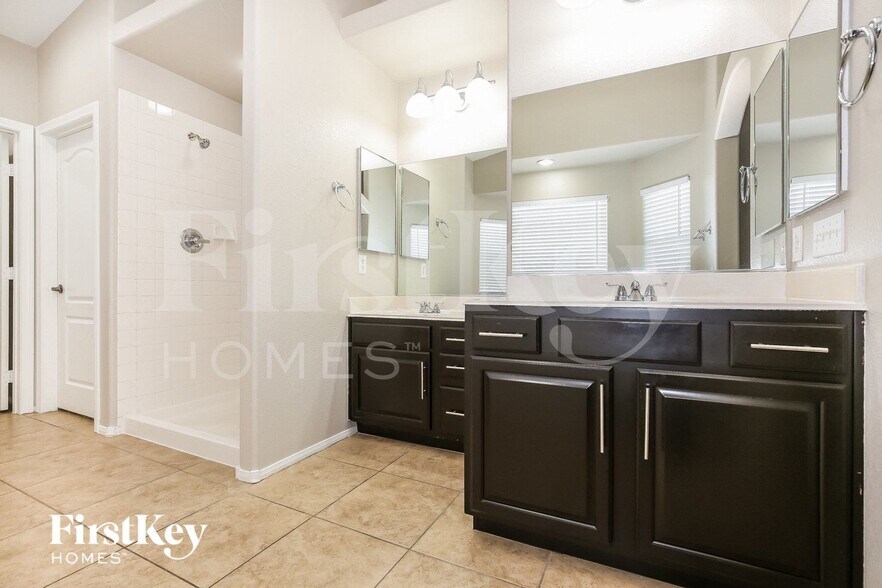 Building Photo - 420 Orchid Oasis Ave