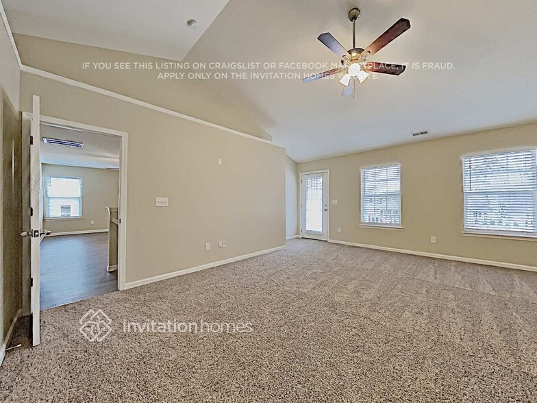 Building Photo - 6005 Centerview Dr