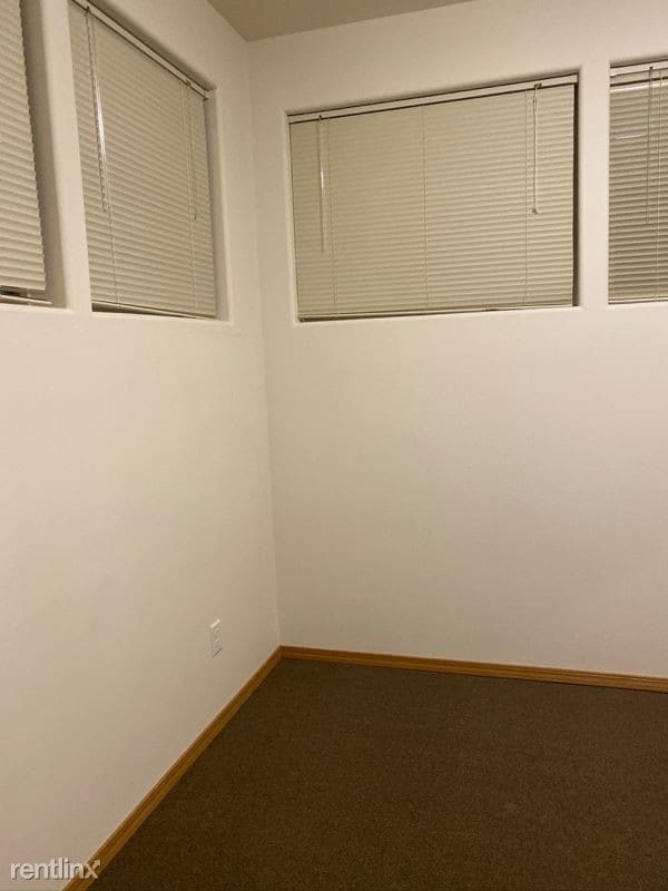 Building Photo - 2 br, 2 bath Townhome - 953 NW Circle Blvd