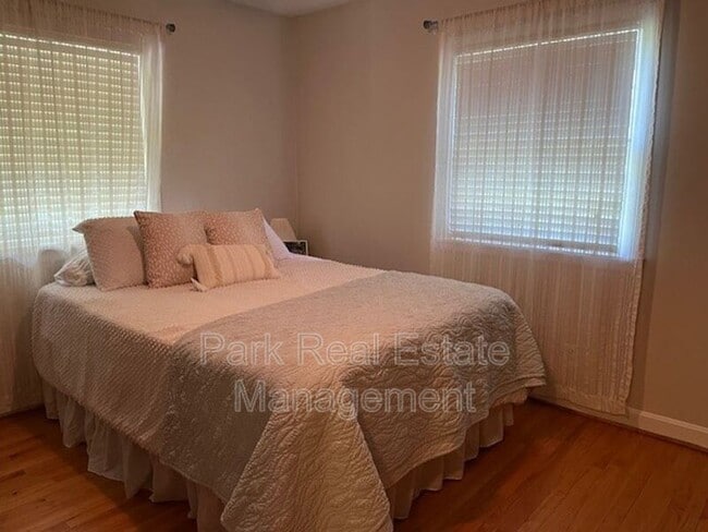 Building Photo - 218 Ransom St