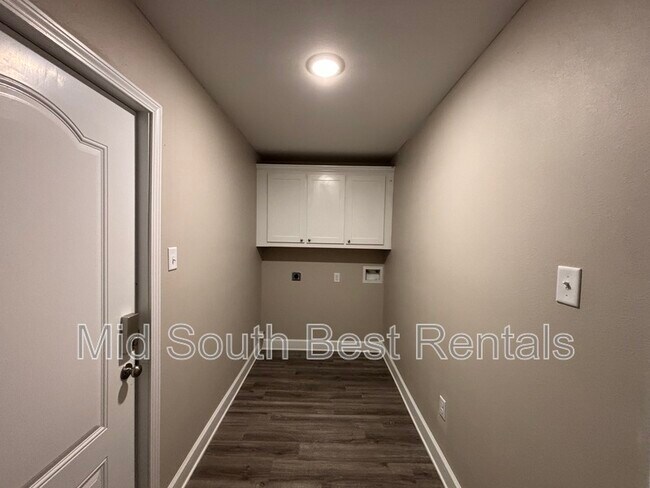 Building Photo - 610 Gordon St