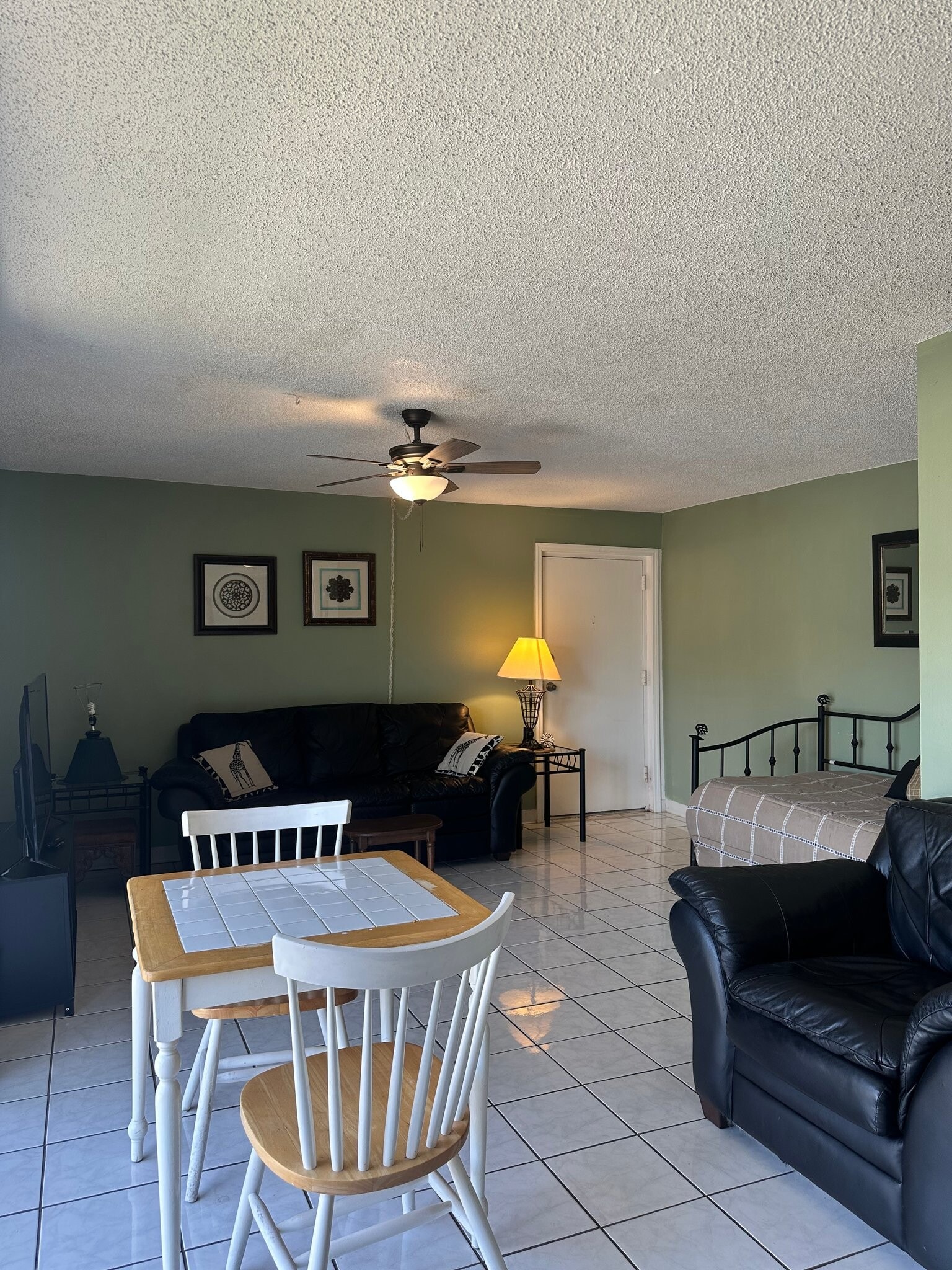Building Photo - 4215 E Bay Dr