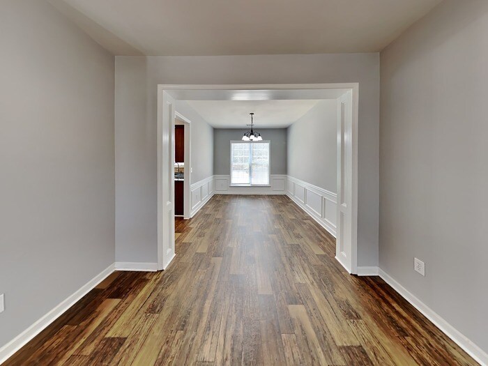 Building Photo - 755 Earlham Dr