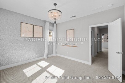 Building Photo - 285 Bear Creek Dr
