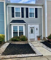 Building Photo - 6527 Old Carriage Ln