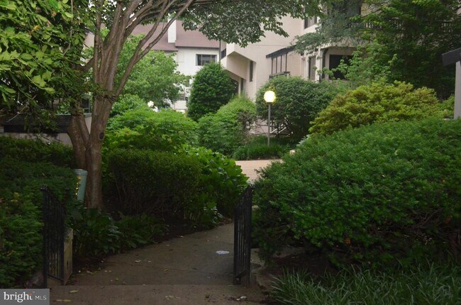 Building Photo - 9733 Hellingly Pl
