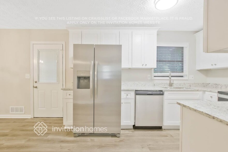 Building Photo - 1023 Lakewood Dr