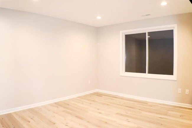 Building Photo - 12 Rockridge Ct