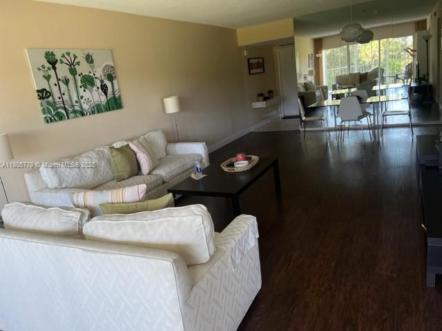 Building Photo - 3150 N Palm Aire Dr